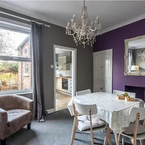  Holiday home Entire 2-bedroom House With Garden United Kingdom